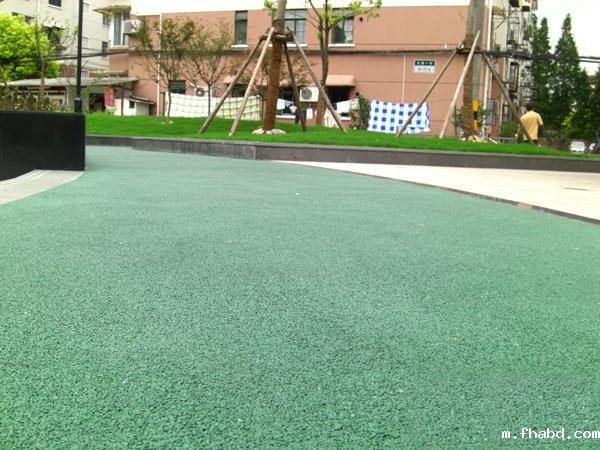 黄埔茅岗南路兰色透水沥青