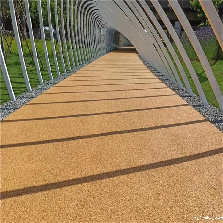 胶粘石路面石子为什么会脱落呢？